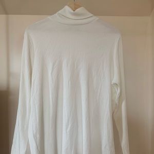 White turtleneck super comfy tag broken off